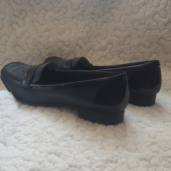 Anne Klein Vittorio Navy Blue flats in size 11 - Picture 5 of 6